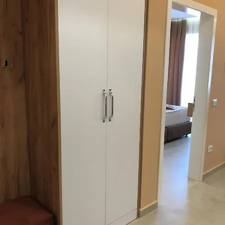 Frojd Qerret Golem (Tirana)